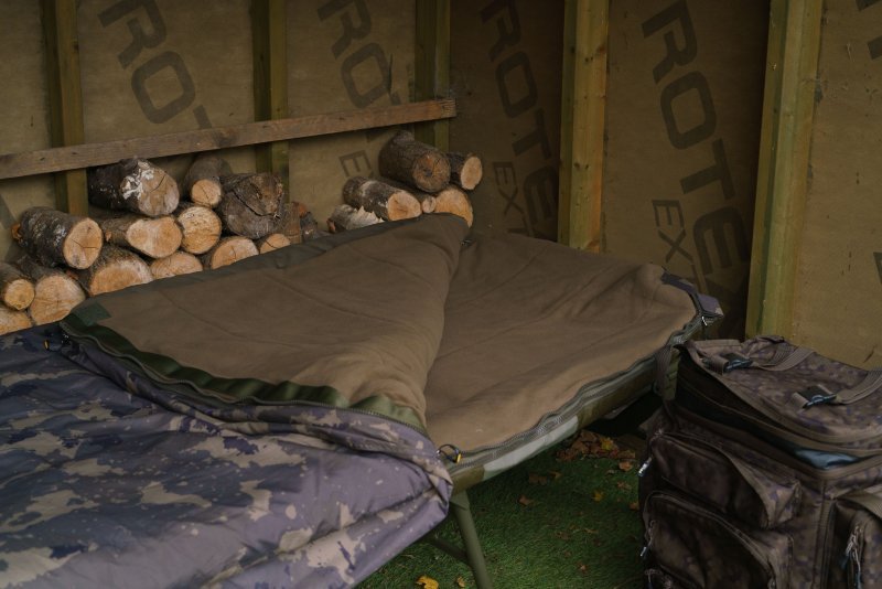 Bed Chair con saco de dormir Solar Worldwide STD 6 patas - Tienda Carpfishing