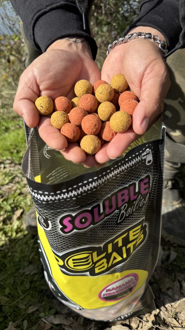 Boilies Rozpustné látky Pro Elite Baits Banány Strawberry 20 mm 3,5 kg