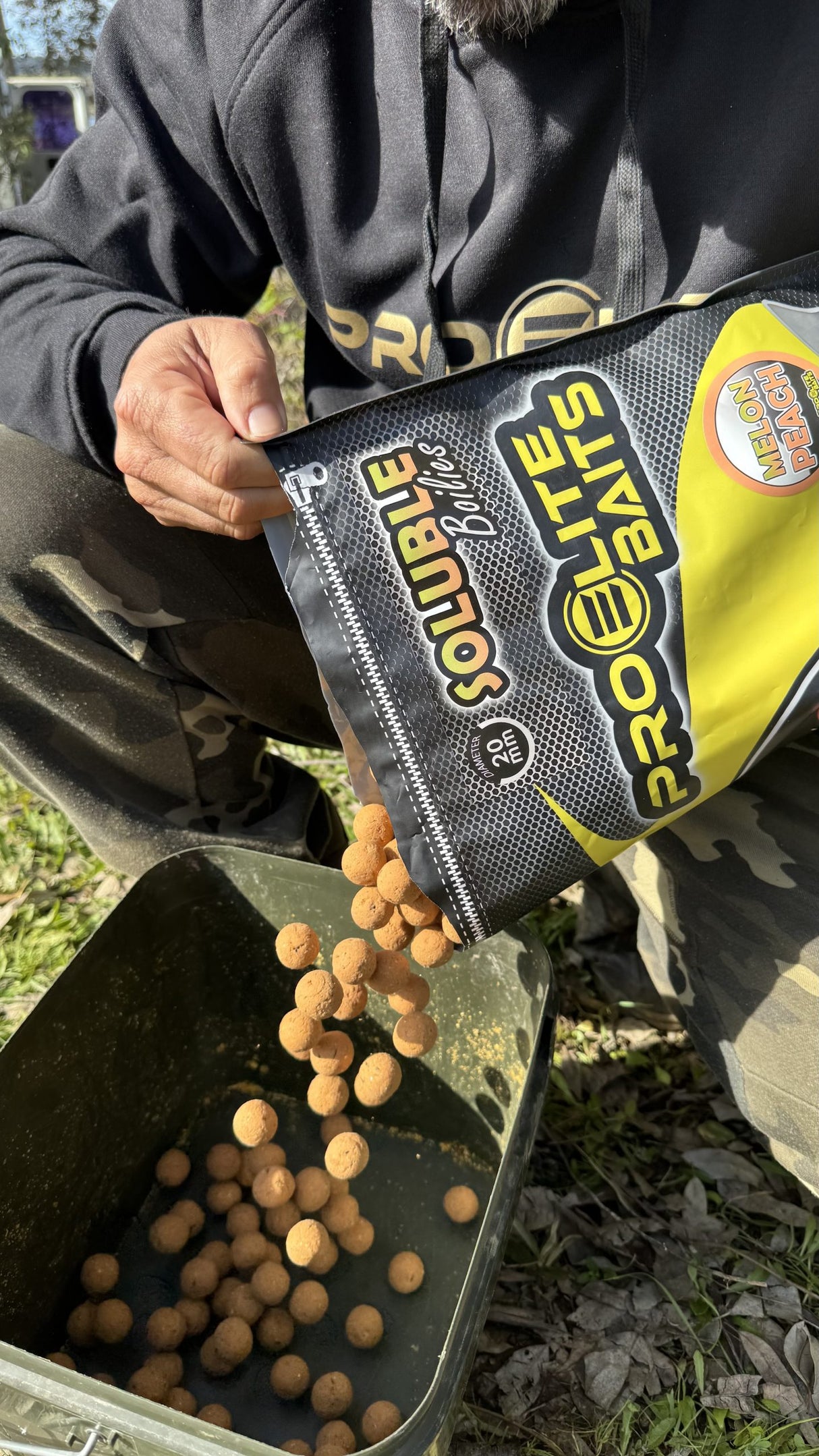 Boilies Rozpustné látky Pro Elite Baits Melon & Peach 20 mm 3,5 kg