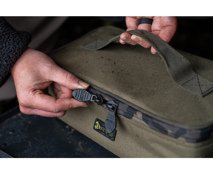 Bolso Avid Carp RVS 8-POT Hookbait