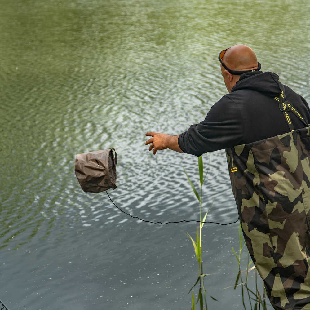 Koš na vodu Avid Carp