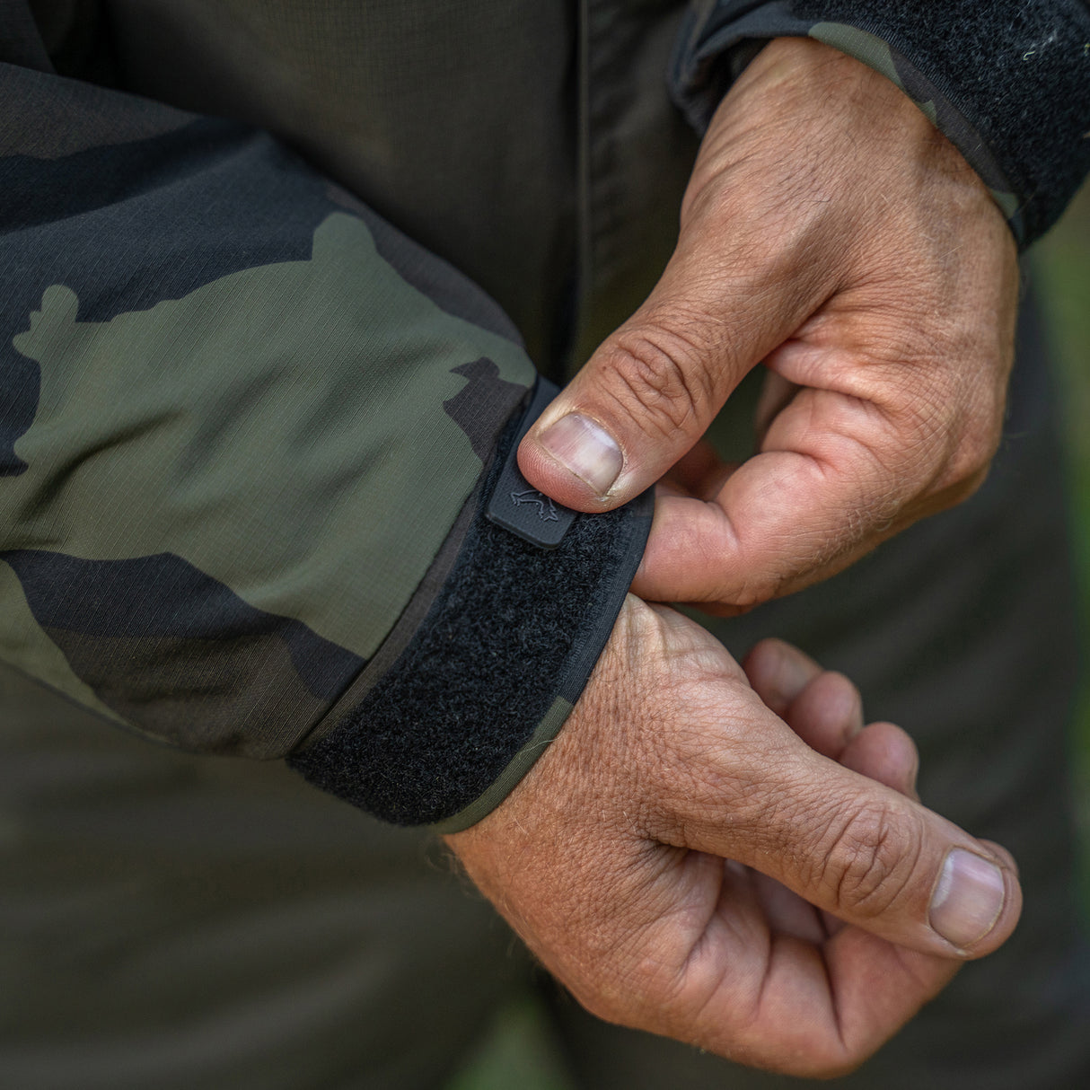 Termální oblek Avid Carp Dvoudílný nepromokavý oblek řady Arctic