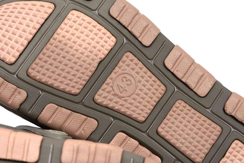 Suela de Zapatillas Fox Clogs Khaki con diseño antideslizante y número de talla 43, ideal para carpfishing.