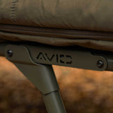 Bed Chair con saco de dormir Avid Carp Revolve System - Tienda Carpfishing
