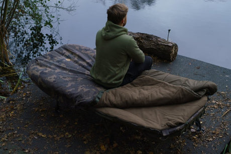 Bed Chair con saco de dormir Solar Worldwide STD 6 patas - Tienda Carpfishing