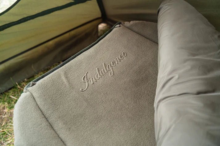 Bed Chair Nash Indulgence 4 Junior Sleep System Camo - Tienda Carpfishing