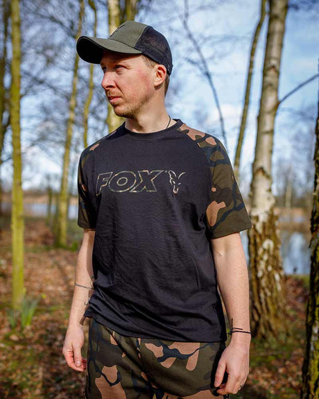 Camiseta Fox Outline T Negro/Camo - Tienda Carpfishing