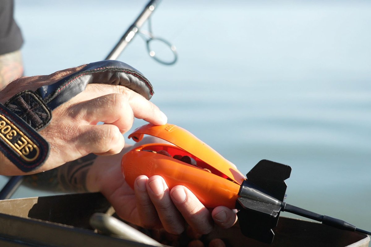 Cohete cebador Spyder Spod Medium Naranja/Negro - Tienda Carpfishing