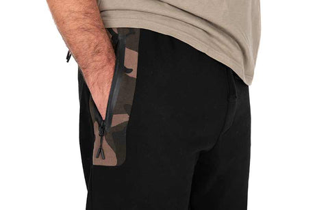 Pantalones Fox Premium 310 Negro Camo - Tienda Carpfishing