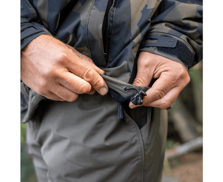 Traje térmico Avid Carp Arctic - Series Distortion 2 piezas - Tienda Carpfishing