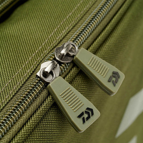 Macuto Daiwa Black Widow Compact - Tienda Carpfishing