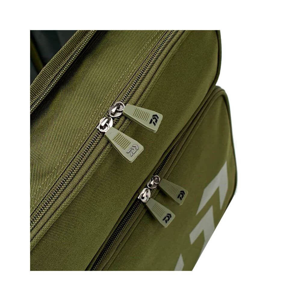 Mochila Daiwa Black Widow - Tienda Carpfishing